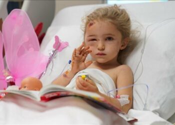 VIDEO/ VOGËLUSHJA ELIF, QË U SHPËTUA 65 ORË PAS TËRMETIT, SHTROHET NË SPITAL