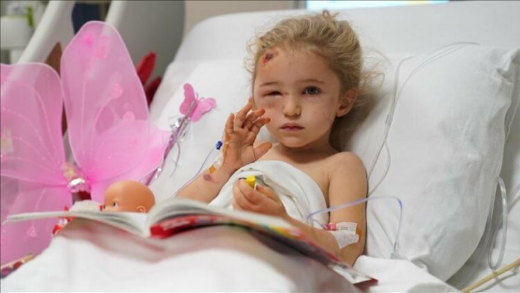 VIDEO/ VOGËLUSHJA ELIF, QË U SHPËTUA 65 ORË PAS TËRMETIT, SHTROHET NË SPITAL