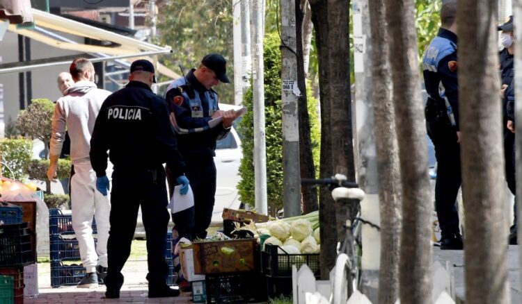 Policia gjobit 670 qytetarë dhe dy lokale për mos-zbatim të masave anti-Covid.