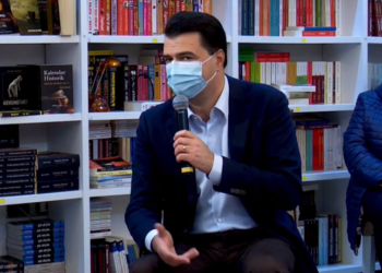 BASHA PREMTIME MËSUESVE: DO JU BËJMË PAGËN MINIMALE 700 EURO