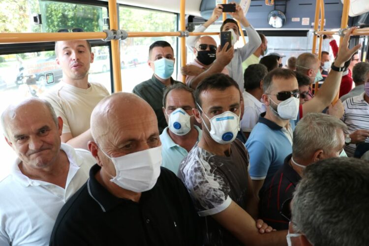 SHOQATA E TRANSPORTIT PUBLIK: NËSE NUK PLOTËSOHEN KËRKESAT TONA DO NDËRPRESIM AKTIVITETIN