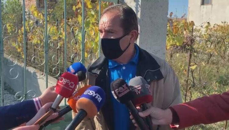 “MJEKOHEJ PËR COVID PA IU BËRË TAMPON!” FLASIN FAMILJARËT E 69-VJEÇARIT QË U HODH NGA INFEKTIVI