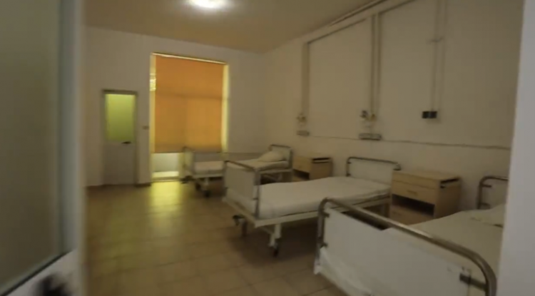 RAMA PUBLIKON PAMJE BRENDA SPITALIT COVID 3: OPOZITA PËRHAP PANIK, KA SHTRETËR TË GATSHËM