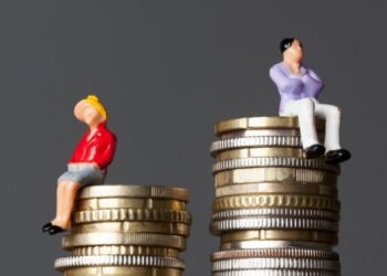 ANKETA E PAGAVE: FEMRAT PAGUHEN 6.8% MË PAK SE BURRAT, RROGA BRUTO 50,700 LEKË NË MUAJ NË VITIN 2019