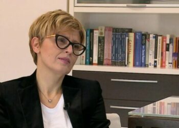 ISH-KËSHILLTARJA E RAMËS IRONIZON EMËRIMIN E KADISË SI ZV/MINISTËR: NA E DHANË ME ULJE!