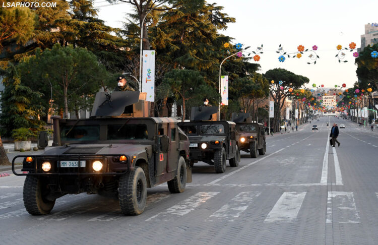 SHQIPËRIA NË KARANTINË TË DYTË! PAS ORËS 22:00 ASNJË PERSON JASHTË BANESE, MBYLLEN BARET DHE RESTORANTET