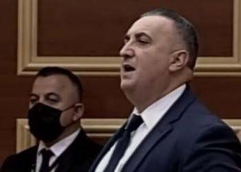 Deputeti ‘nxehet’ në Kuvend, Hysi e përjashaton nga seanca: Fatkeqësi e madhe që vjen për të përfaqësuar qytetarët