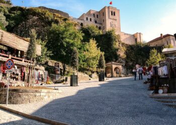 PLAGOSET ME ARMË ZJARRI 35-VJEÇARI, FORCAT “SHQIPONJA” SHOQËROJNË PESË SHTETAS