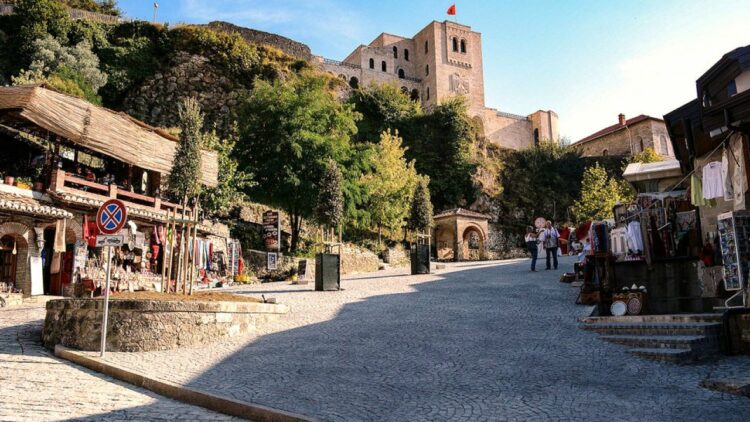 PLAGOSET ME ARMË ZJARRI 35-VJEÇARI, FORCAT “SHQIPONJA” SHOQËROJNË PESË SHTETAS