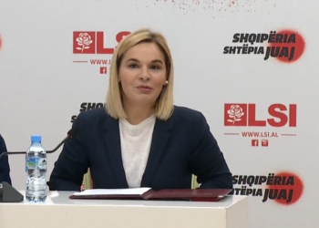 DORËHEQJA E HASHIM THAÇIT/ REAGON MONIKA KRYEMADHI