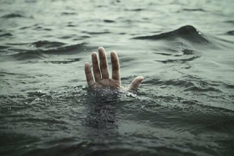 Asnjë gjurmë nga 32-vjeçari në Durrës, u fut në det me pesha që të zhytej më thellë