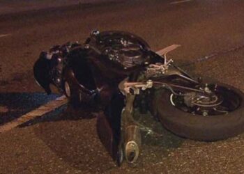 DETAJET/ 33-VJEÇARI HUMB KONTROLLIN E MOTORRIT DHE PËRPLASET ME BORDURËN