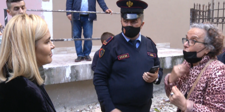 Momenti teksa Kryemadhi debaton me policinë