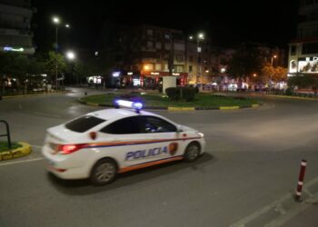 LAJMI I FUNDIT/ NJE PERSON I VË FLAKËN VETES PRANË MINISTRISË SË JASHTME