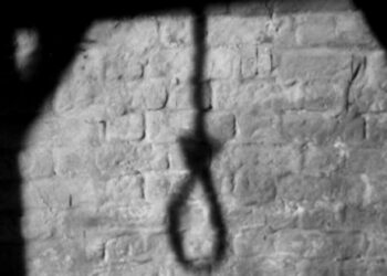 Tiranë/ 25-vjeçari gjendet i varur nga i vëllai