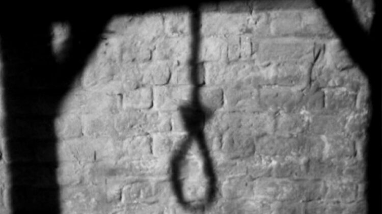 Tiranë/ 25-vjeçari gjendet i varur nga i vëllai