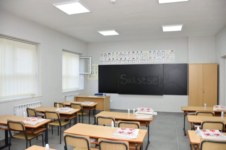 MËSUES TË INFEKTUAR ME COVID, MBYLLET NJË SHKOLLË 9-VJEÇARE NË GJIROKASTËR