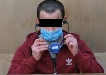 BANDA SHQIPTARE GODET ME THIKË BASHKËATDHETARIN. 20 VJEÇARI I ARRESTUAR : DUA TË KTHEHEM NË SHQIPËRI