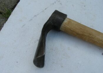 Prej disa ditësh në koma, ndërron jetë burri që u godit me sqepar në kokë nga gruaja