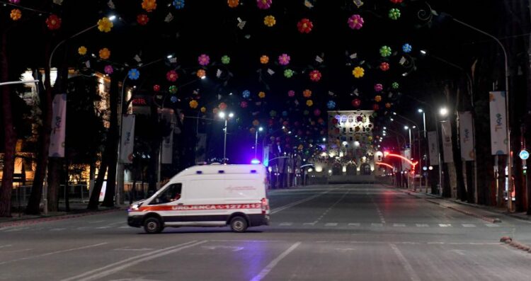 COVID 19/RIKTHEHET KUFIZIMI I LËVIZJEVE /  NGA ORA 22:00 DERI 06:00 TË MËNGJESIT, MBYLLEN  BARET DHE RESTORANTET