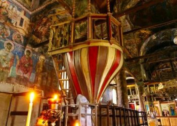 “Një ditë me dashuri dhe kujdes për veten e të afërmit”, Rama një mesazh me pamjet e kishës së Shën Kollit në Voskopojë