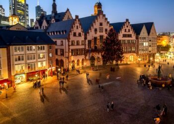 COVID-19 boshatis tregjet e Krishtlindjes në Evropë, aq të dashura nga të gjithë