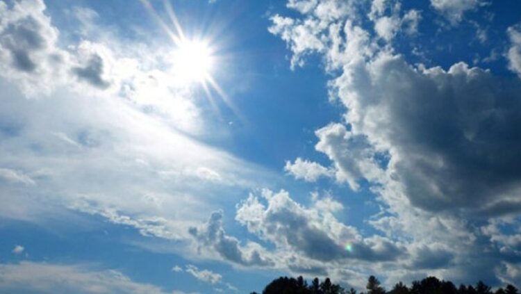 Kthjellime, vranësira dhe reshje shiu, si do jetë moti për sot