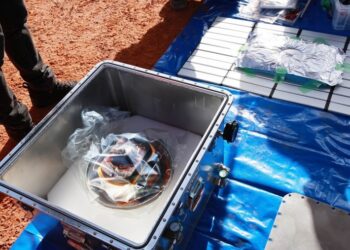 Për herë të parë në histori sigurohen mostra nga përbërja e brendshme e një asteroidi