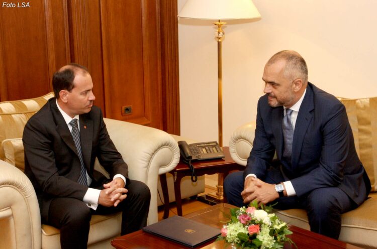 Zyrtarizimi i zgjerimit të Greqisë me 12 milje në detin Jon/ Nishani-Ramës: Tradhtia ka emër!