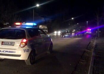 Fuoristrada përplaset me Benzin, flitet për disa të plagosur. Bllokohet aksi nacional