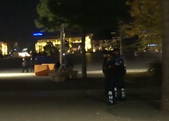 LAJM I FUNDIT/ Vrasja e Klodian Rashës, fillon mbledhja e protestuesve në shesh