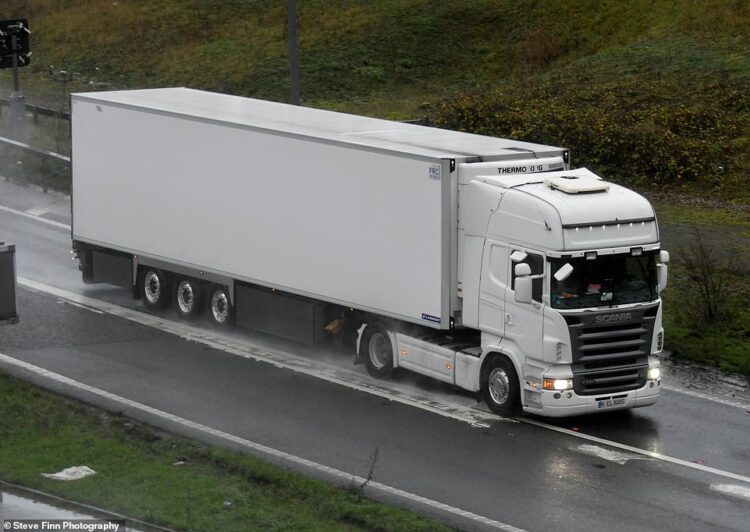 Kamioni i vaksinave ne Britaninë e Madhe