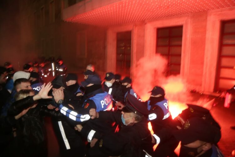 Foto nga protestat për Klodian Rashën