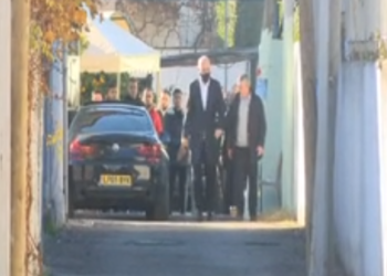 Kokëulur, pa thënë asgjë për takimin/ Rama del i vetëm nga banesa e familjes Rasha