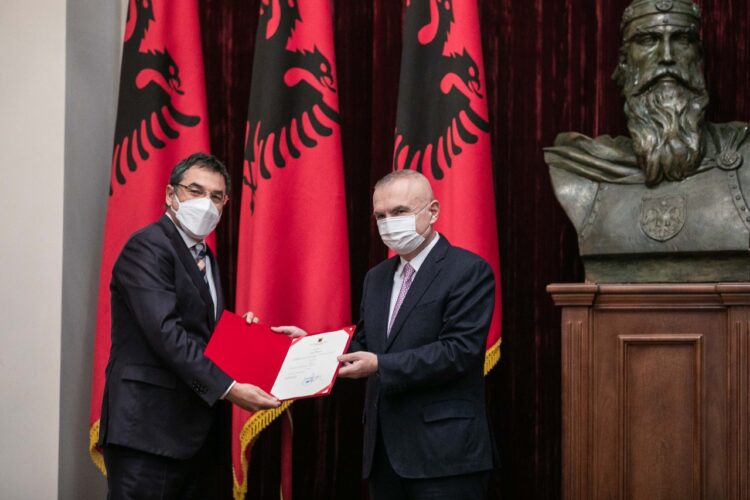 Presidenti Ilir Meta dhe ministri i sapo emëruar, Bledi Çuçi