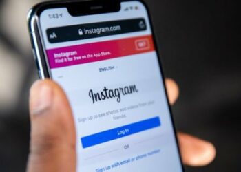 Si po bëhen mediat sociale të arritshme nga personat e verbër?