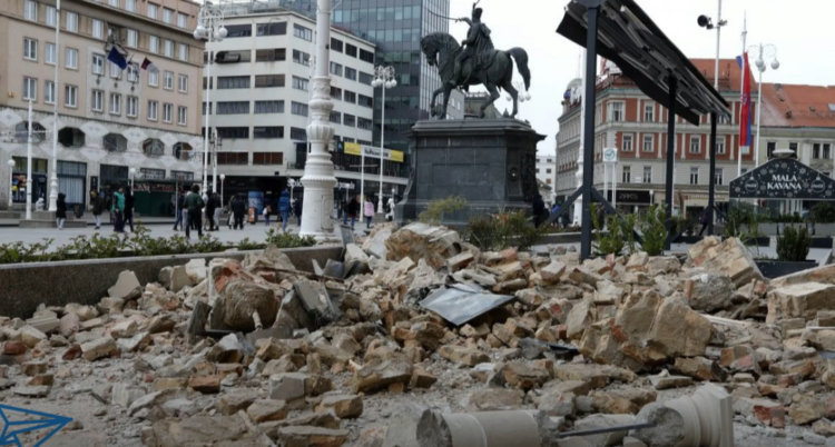 Momente tmerri/ Tërmeti godet Kroacinë në mes të ditës, pamjet e ndërtesave të shembura para pak minutash