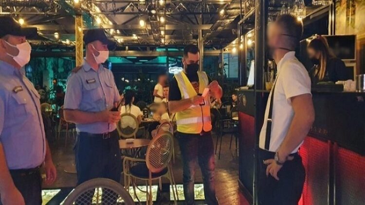 Organizoi festë duke shkelur masat anti-Covid, gjobitet me 1 milion lekë biznesmeni në Vlorë