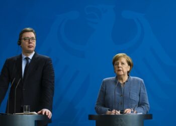 Merkel dhe Vuçiç diskutojnë për dialogun Kosovë-Serbi