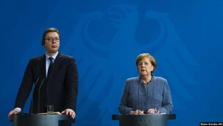 Merkel dhe Vuçiç diskutojnë për dialogun Kosovë-Serbi