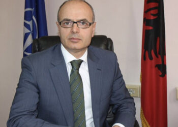 “Me kollë, temperaturë, gjilpëra…”, infektohet me koronavirus zv.ministri i Mbrojtjes, tregon gjendjen shëndetësore