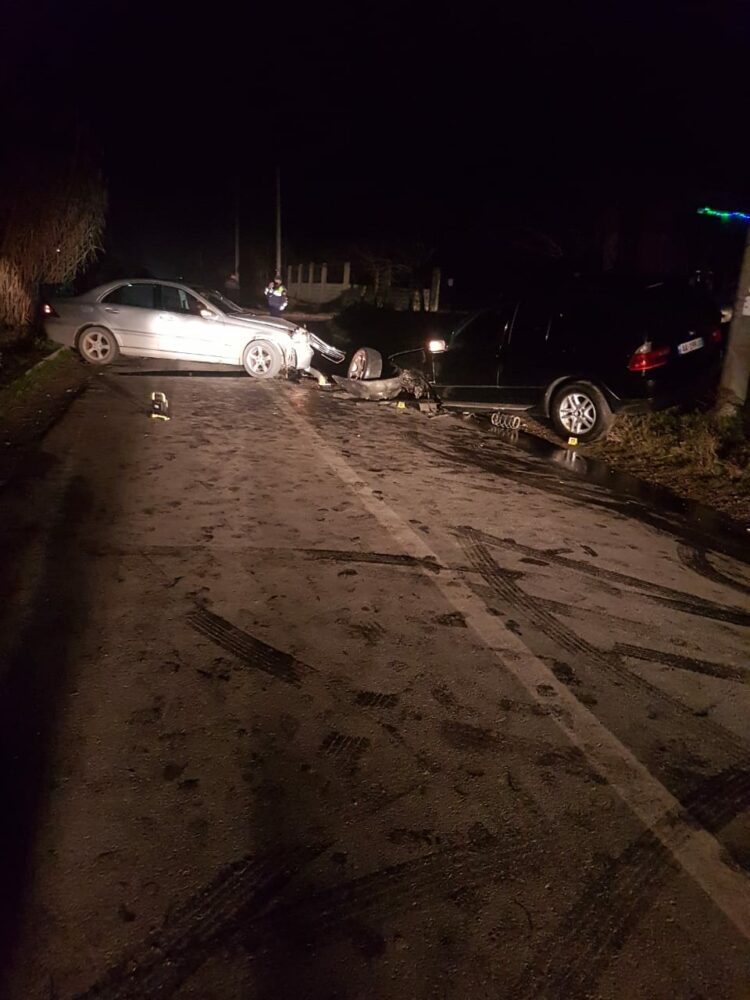 Mjeti i drejtuar nga adoleshenti pa patentë përplas BMW-në