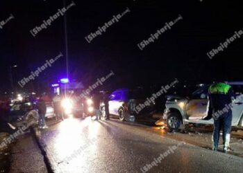 Aksident masiv në aksin Kashar-Rinas! 5 makina të përplasura, 2 të plagosur / Forca të shumta policie në vendngjarje