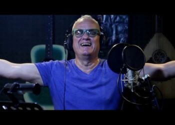 Kantautori shqiptar infektohet me COVID-19/ Poston foton me maskë oksigjeni: O flamë e keqe!