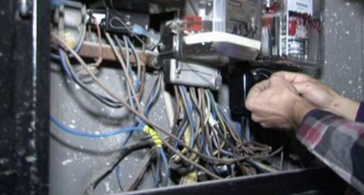 Punonte në një pallat në ndërtim, ra në  kontakt me rrymën elektrike, ndërron jetë 45-vjeçari në Tiranë