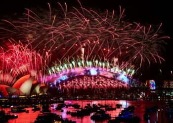 Bota ndahet nga një vit i vështirë, pret vitin e ri me shpresë