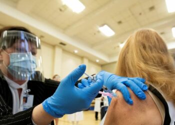 Shteti i parë në Ballkan/ Serbia nis sot vaksinimin me ‘Pfizer’, kryeministrja bën vaksinën live