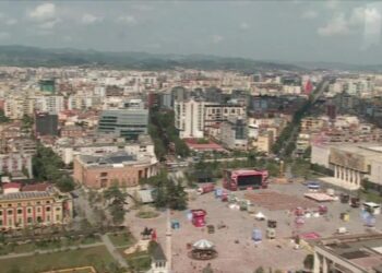 Speciale e Zërit të Amerikës: Ngjarjet që lanë shenjë përgjatë 2020, nga koronavirusi, Gjykata Kushtetuese tek vrasja e të riut