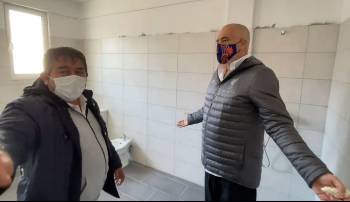 “Ku je ti i PD-së? Hajde more shife çfarë banje të kemi bërë”/ Rama batuta me qytetarin në Shijak