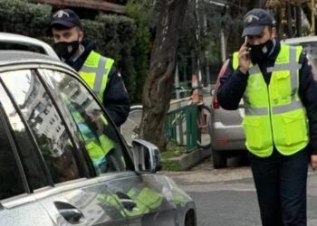 Gjobë edhe në ditë festash! Policia bashkiake gjobit qytetarët për vendin e parkimit